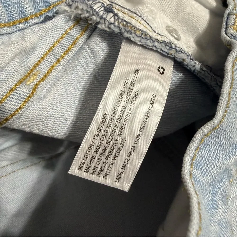 Universal Thread Women vintage straight Fit Ripped Denim Jeans, Light Blue